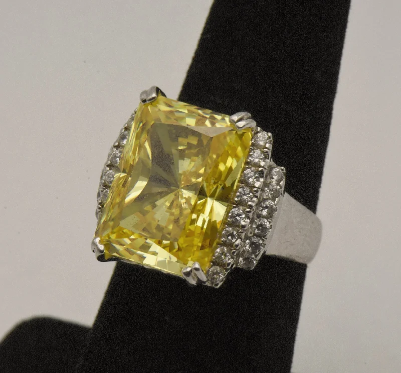 Vintage Sterling Silver Canary Yellow Cubic Zirconia and Rhinestones Ring - Size 6.25