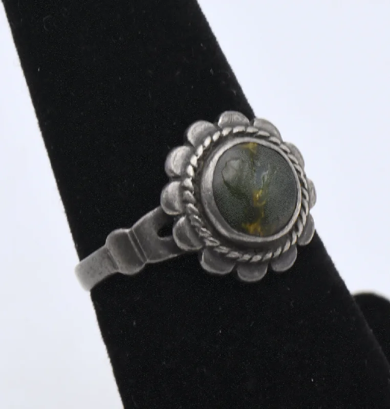 Vintage Sterling Silver Green Stone Ring - Size 6.5 DAMAGED