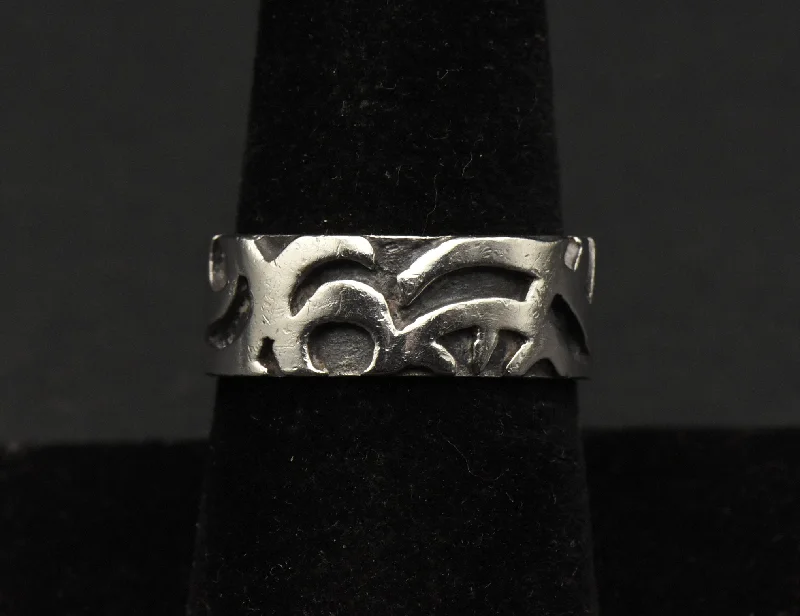 Vintage Abstract Design Ring - Size 8.25