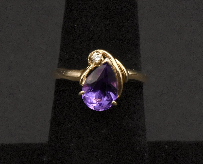 Vintage 14K Gold Amethyst and Diamond Ring - Size 6.5